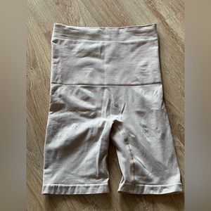 Preowned SKIMS core control shirt mid thigh